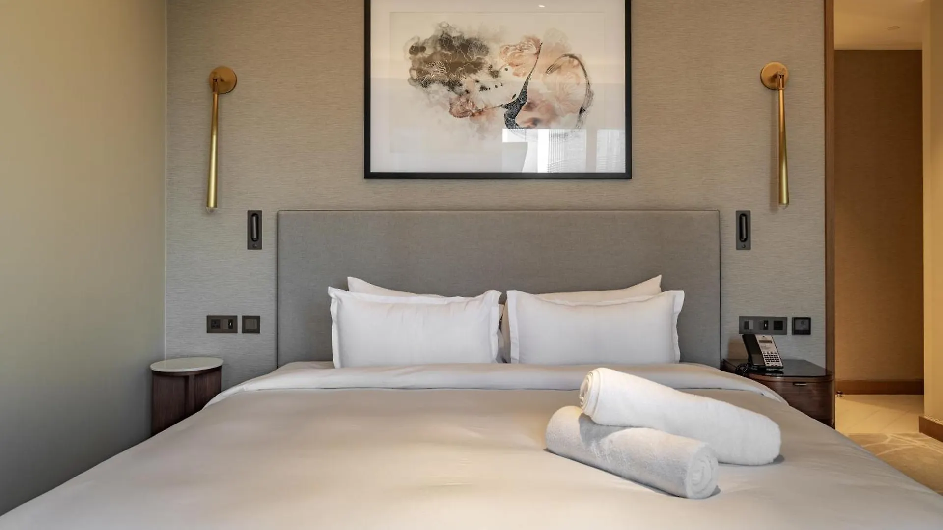 Opera 3Br - 5 Mins To Dubai Mall With Burj View By Bms 0*,  United Arab Emirates